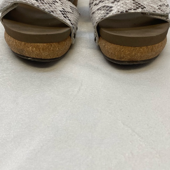 Boutique by Corkys Womens Size 8 adjustable Velcro strap Slip On Wedge Sandals - Picture 4 of 12